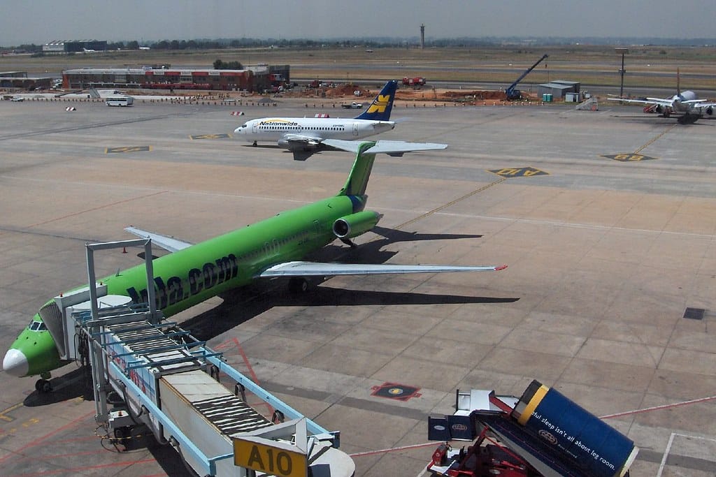 Carriers are taking a page from discount airlines